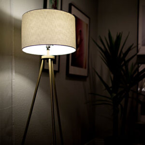 Floor-metal-tripod-lamp