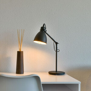 Metal-table-lamp